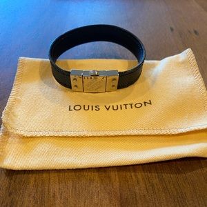 Louis Vuitton mens reversible Damier Graphite bracelet cuff